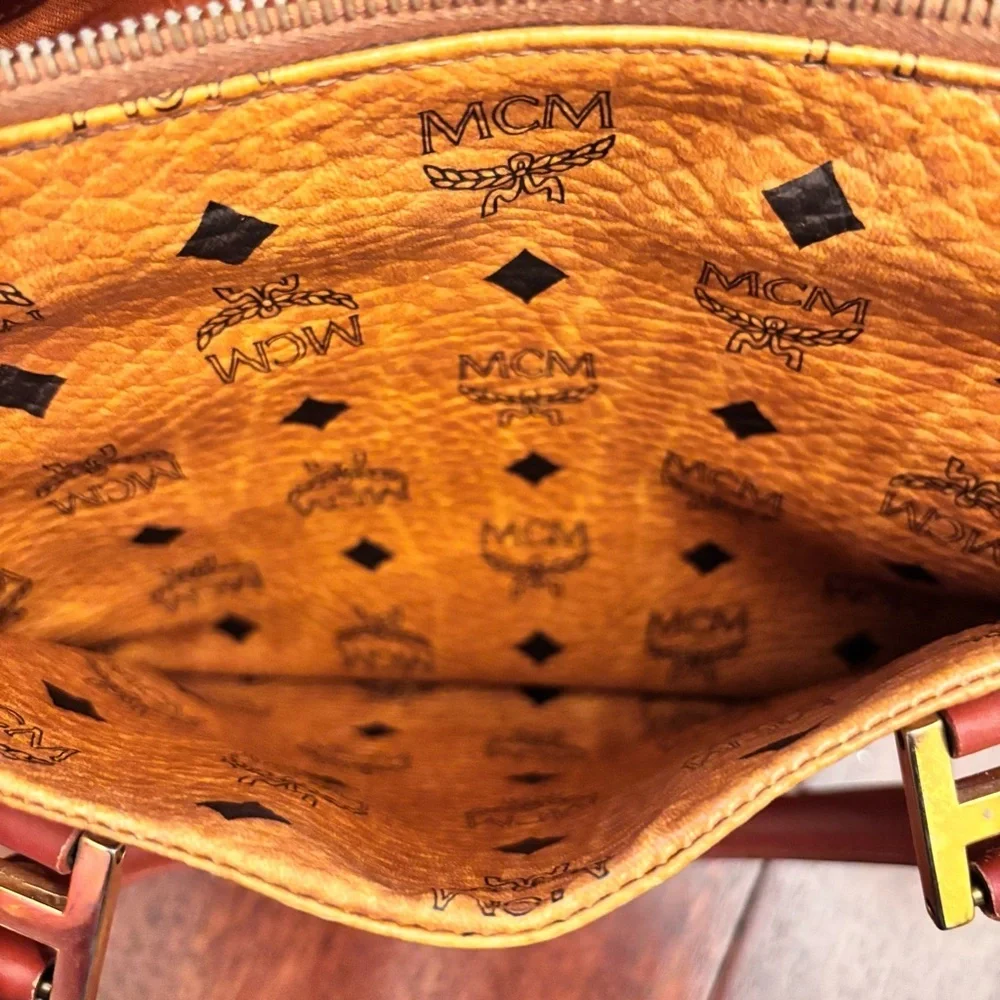 MCM AUTHENTIC EUC BOSTON ICONIC MONOGRAM LOGO CROSSBODY BAG COA & SERIAL NUMBER
